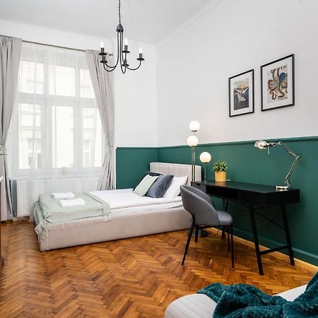 Classy Old Town Apartment - By Upstairs Kraków Zewnętrze zdjęcie