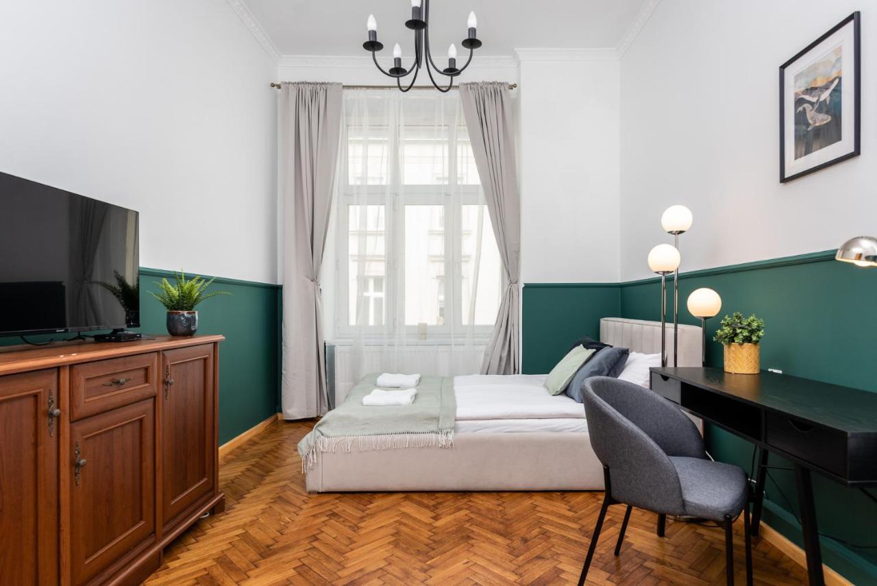 Classy Old Town Apartment - By Upstairs Kraków Zewnętrze zdjęcie