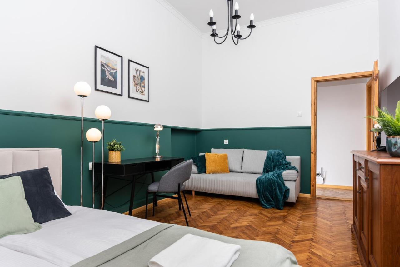 Classy Old Town Apartment - By Upstairs Kraków Zewnętrze zdjęcie
