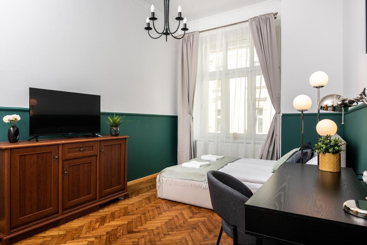 Classy Old Town Apartment - By Upstairs Kraków Zewnętrze zdjęcie
